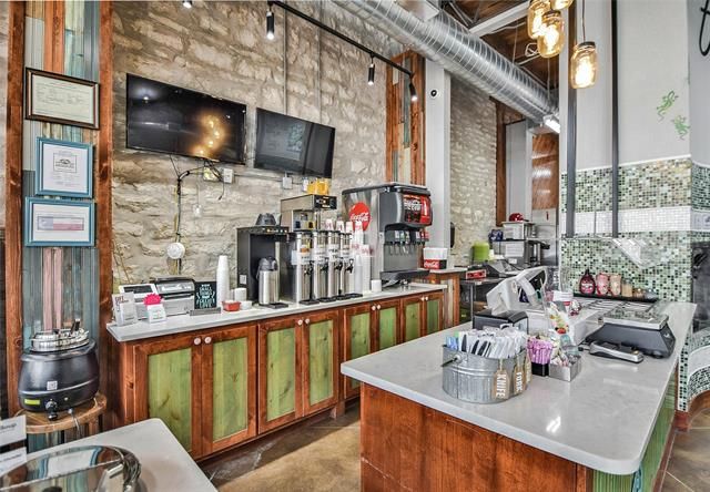 105 W Pearl St, Granbury, TX 76048